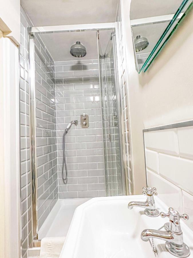 Unique 2 Bed In The Heart Of Bath With Parking Lägenhet Exteriör bild